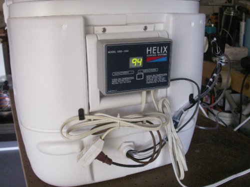 Incubator and Blk Text Cages 005.JPG