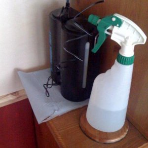 Auto sprayer that pumps water by pipe to bottle