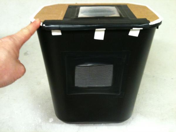 Criket keeper (Gut loading bin) 1 - This is the keeper I use to gutload the crickets to make sure they have the right nutrients in them before offerin