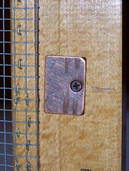 Magnetic door catch