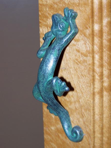 Rainforest lizard door handle