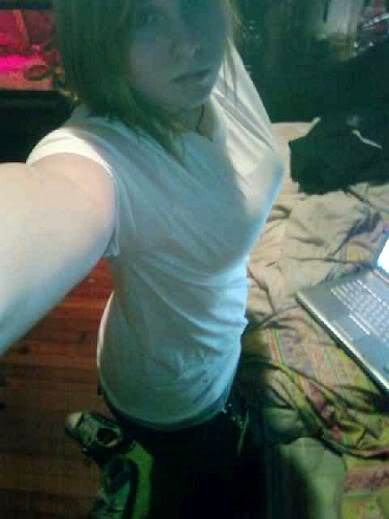 rockin the white tee <3