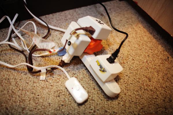 timers
Note the home depot dimmer on the left.  This allows me to use a 150watt heat lamp and dim it down to get the perfect amount of heat.  In my c