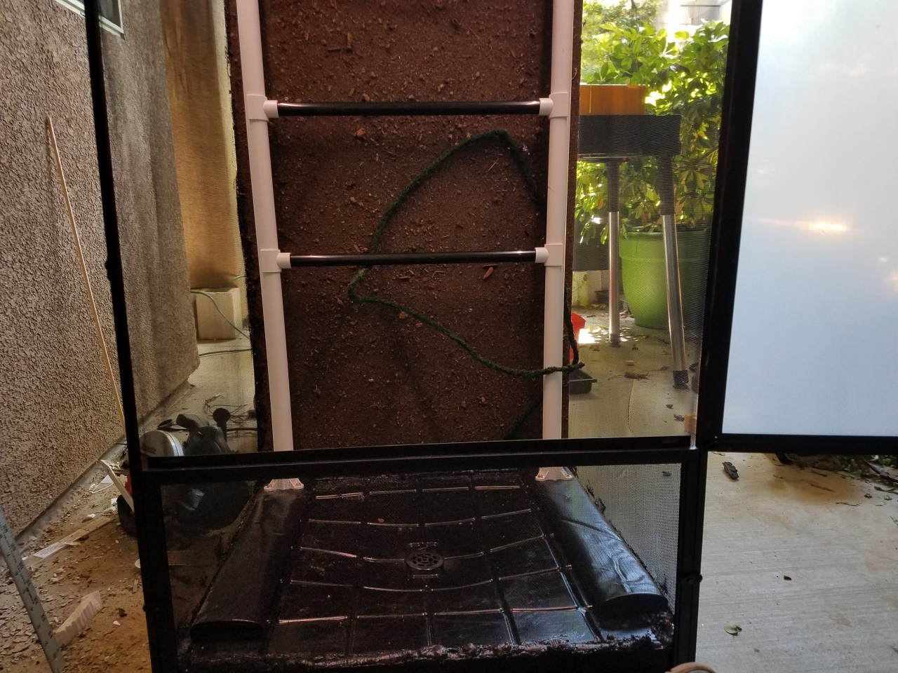 chameleon cage drainage tray
