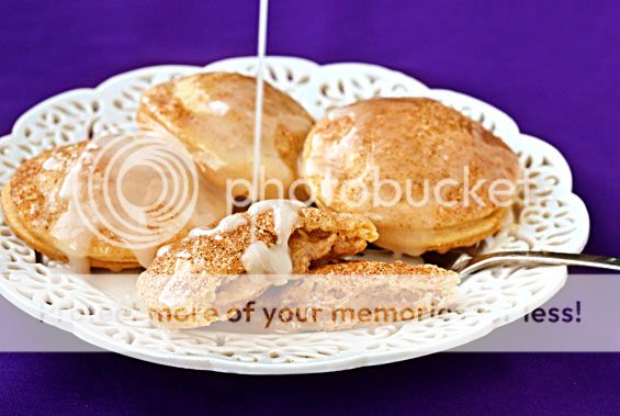 cinnamon-bun-pie-pockets3_zps4abeba0f.jpg