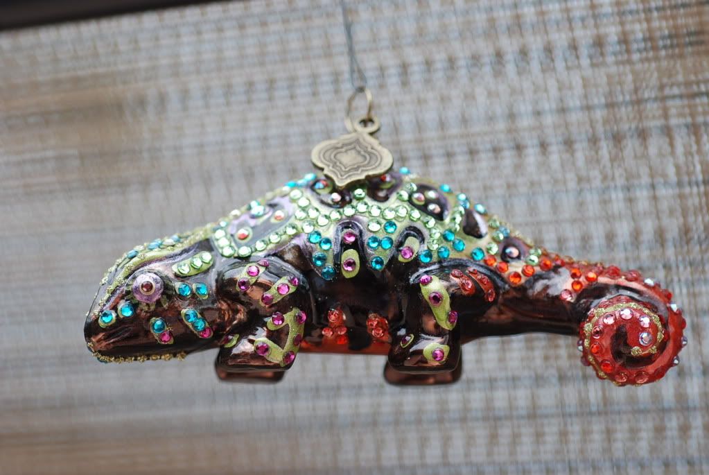 ornamentbackoflight016.jpg